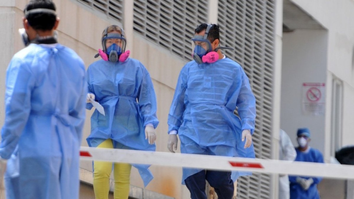 El ministerio de Salud contrató de urgencia a 1.284 profesionales en diferentes especialidades.