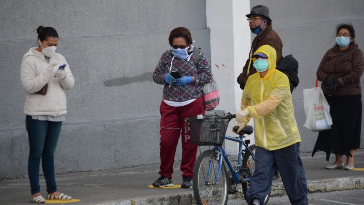 Señalización. En Quito se pinta la 'Distancia Segura' y las señalizaciones para fomentar el uso de la bici.