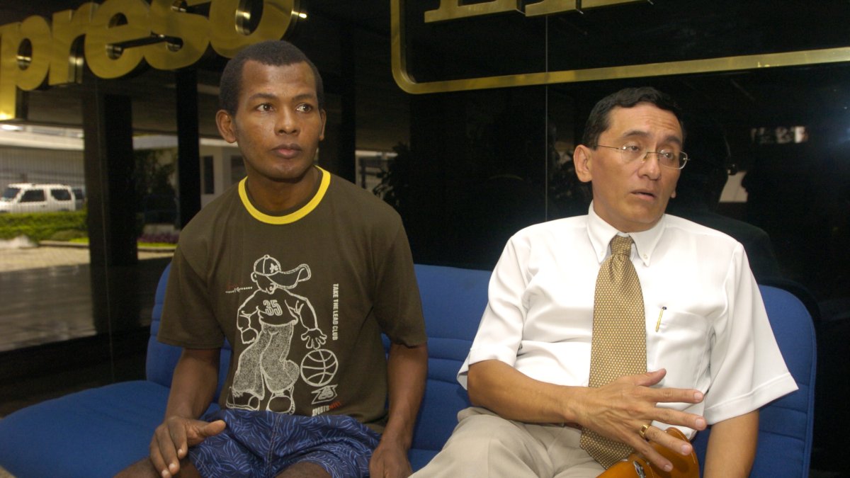 El doctor Eduardo Tigua (d) estuvo vinculado durante muchos años al mundo del deporte.