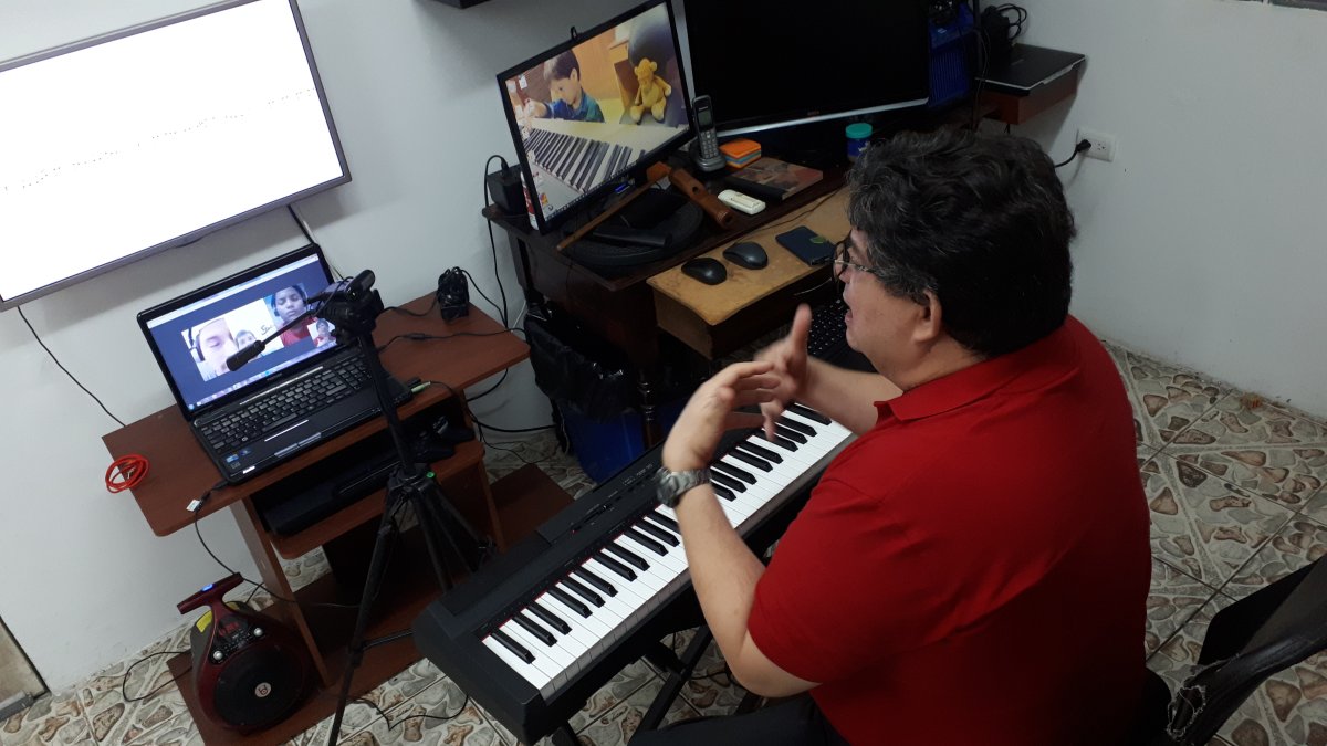 Los directores aprovechan el uso de la tecnología para pulir las voces de los coristas.