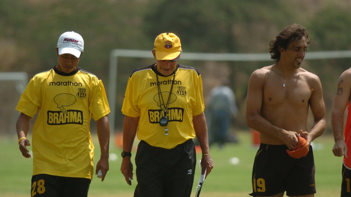 El DT Jorge Habegger dirigió a Barcelona en cuatro oportunidades.