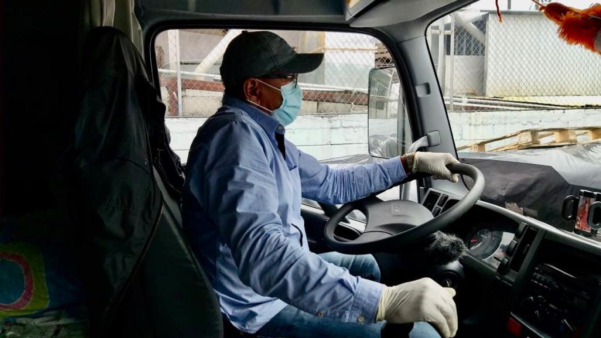 Norge Rivas, transportista, quien realiza viajes todos los días.