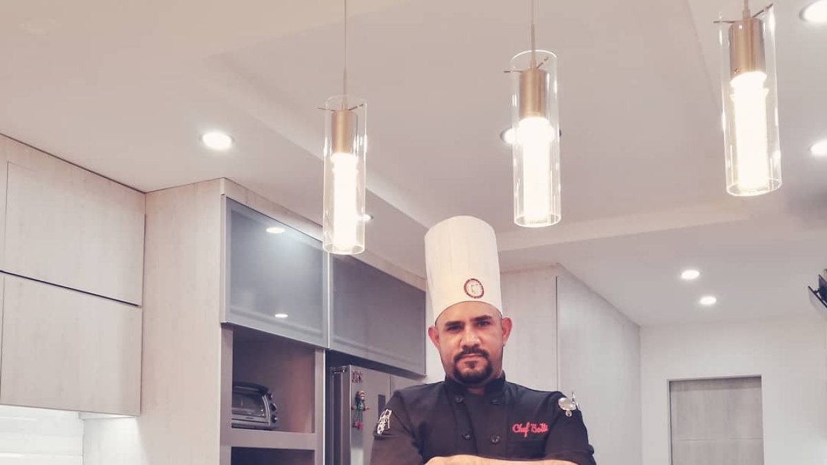 El chef logró crear su huerto en el jardín de su casa.