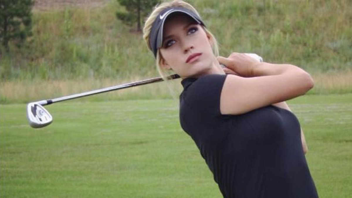 La golfista Paige Spiranac destaca por su talento en el deporte y belleza.