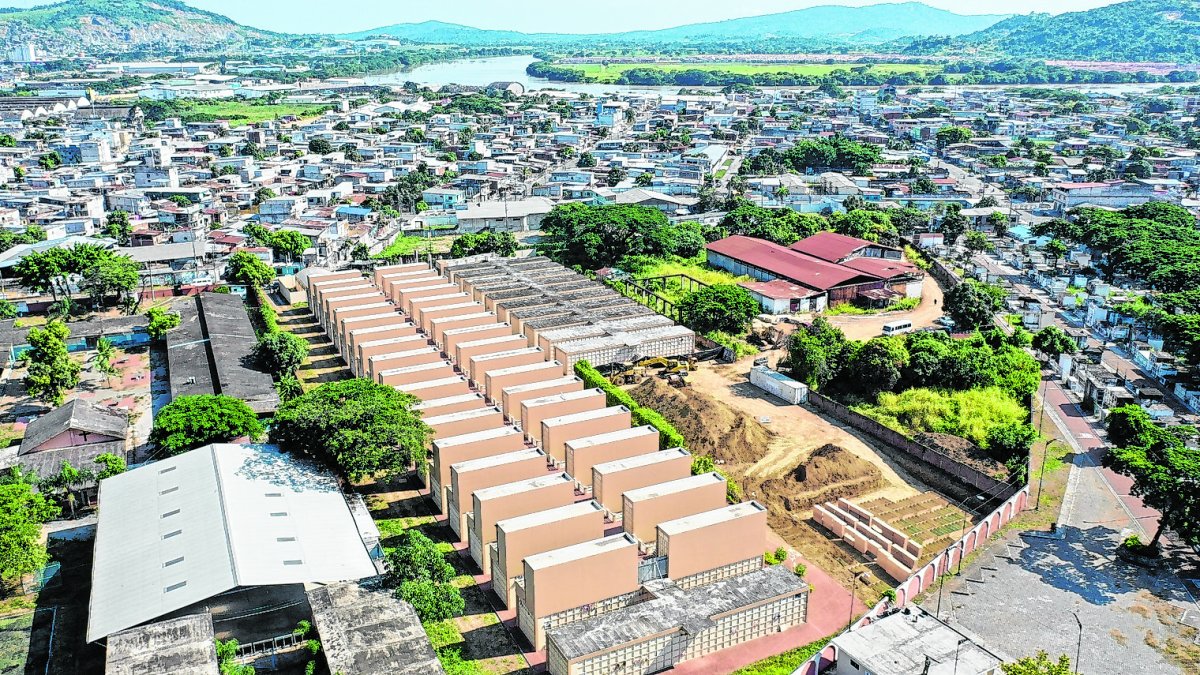 Cementerio. Ampliación en el Parque de la Paz de Pascuales.