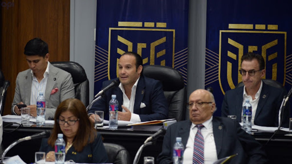 Poco tiempo duró la tan anunciada unidad de la nueva dirigencia del fútbol ecuatoriano.