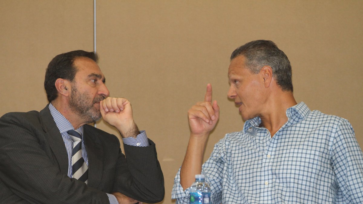 Nassib Neme, presidente de Emelec, y Esteban Paz, directivo de Liga de Quito, suman varios cruces verbales.