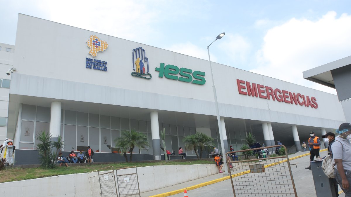 Exteriores del Hospital General Los Ceibos, ubicado en el norte de Guayaquil.