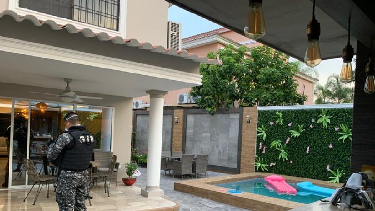 Personal de la Policía fue parte del operativo realizado en diversas viviendas de Guayas.