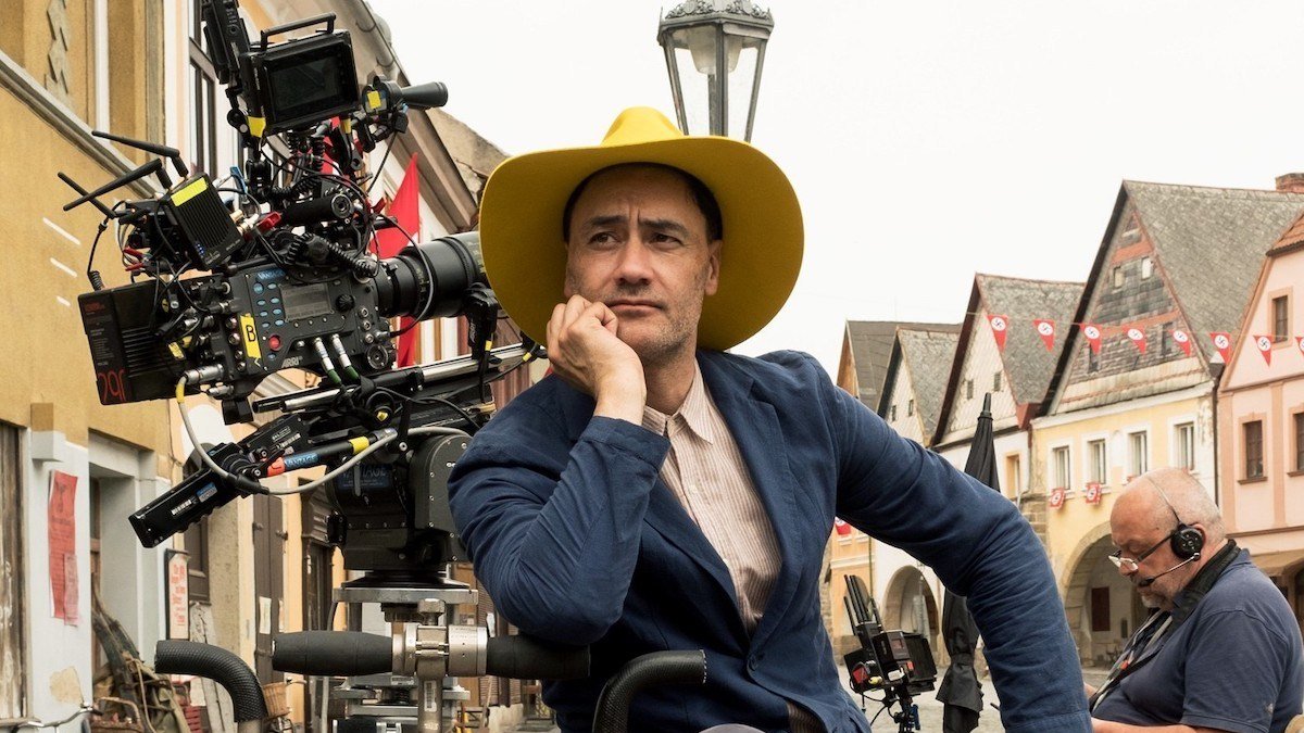 El director, conocido por su especial estético y sentido del humor, dirigirá la nuesta historia de la saga galáctica.