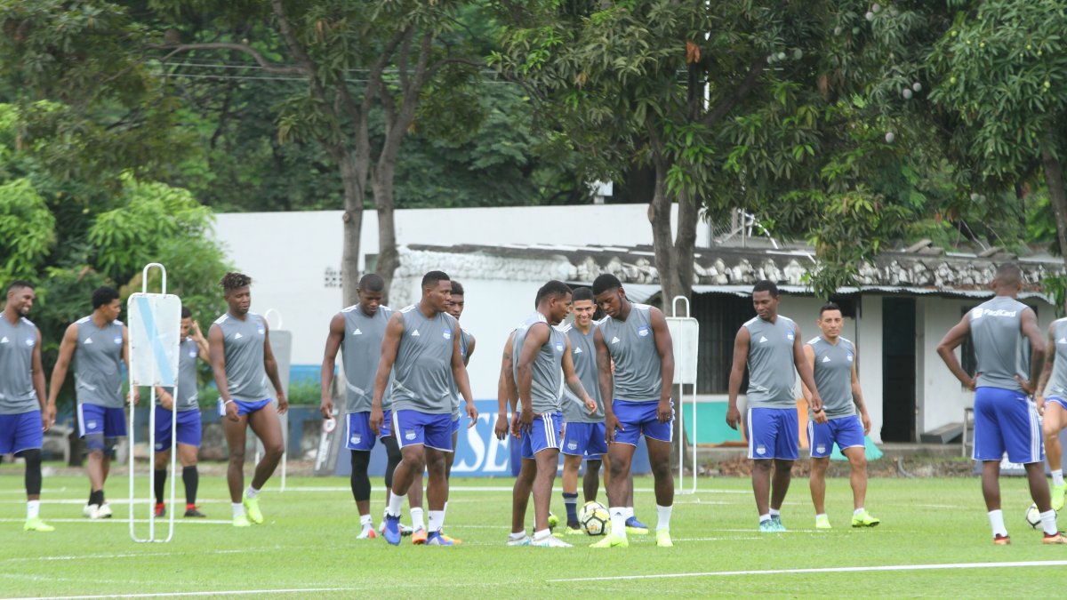 Los jugadores de la plantilla esperan volver a los entrenamientos regulares en el Polideportivo de los Samanes como hasta hace 2 meses.