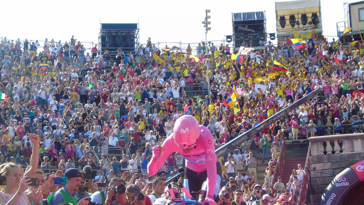 El ciclista ecuatoriano, Richard Carapaz, estará en el punto de partido del Giro para defender su corona, aunque irá por el Team Ineos