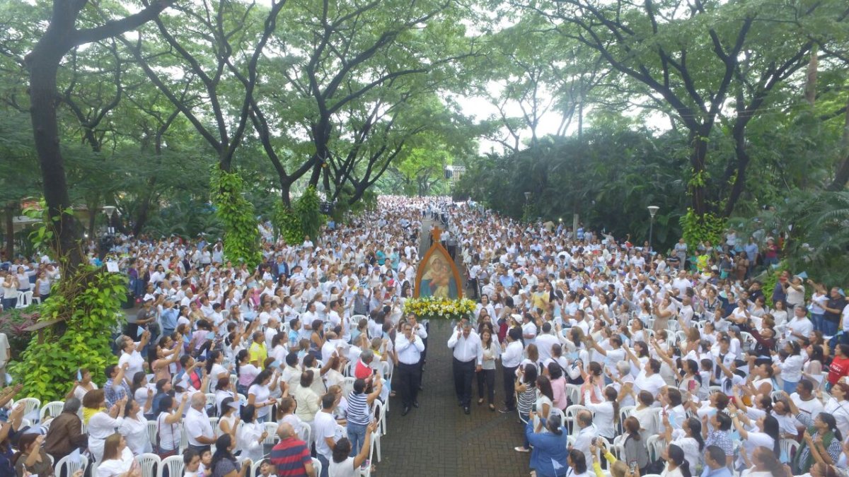 Celebración. Todos los años esa ha sido la imagen que se refleja en la caminata. Por primera vez, este año será otra.