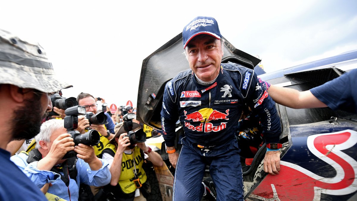 Carlos Sainz corrió hasta 2018 con Peugot el Rally Dakar Rally 2018, donde obtuvo el título de campeón en su división.