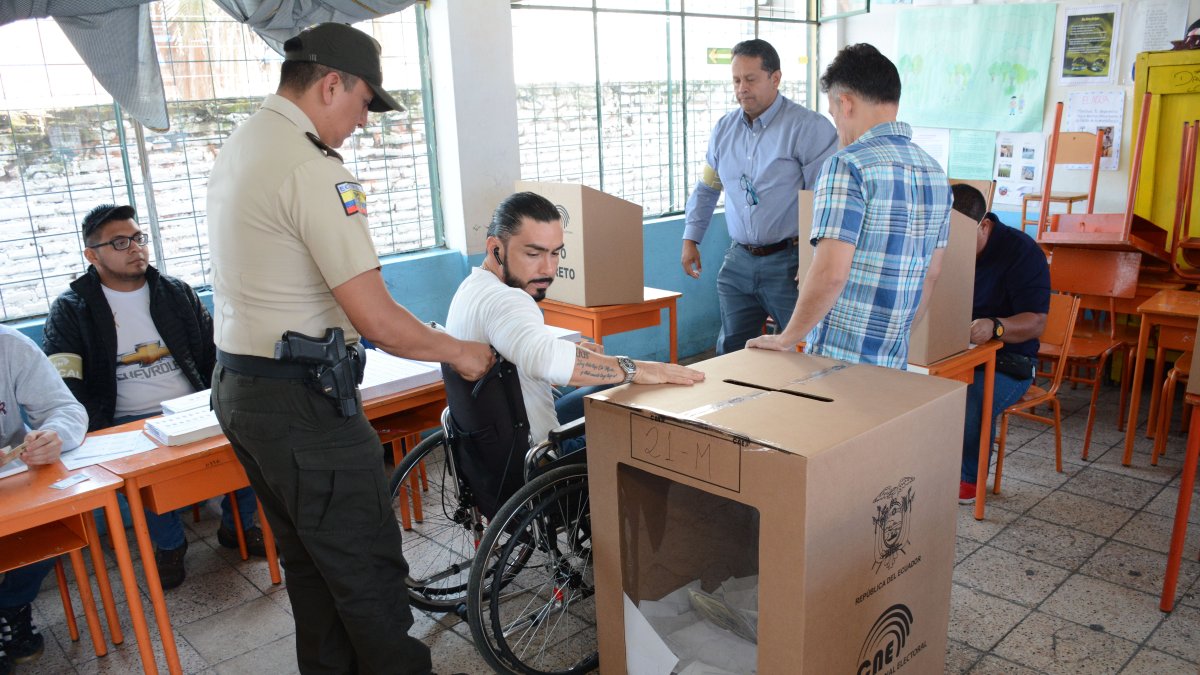 El CNE baraja algunas opciones de votación para el 2021 por la pandemia, entre ellas dividar el sufragio en varios días.