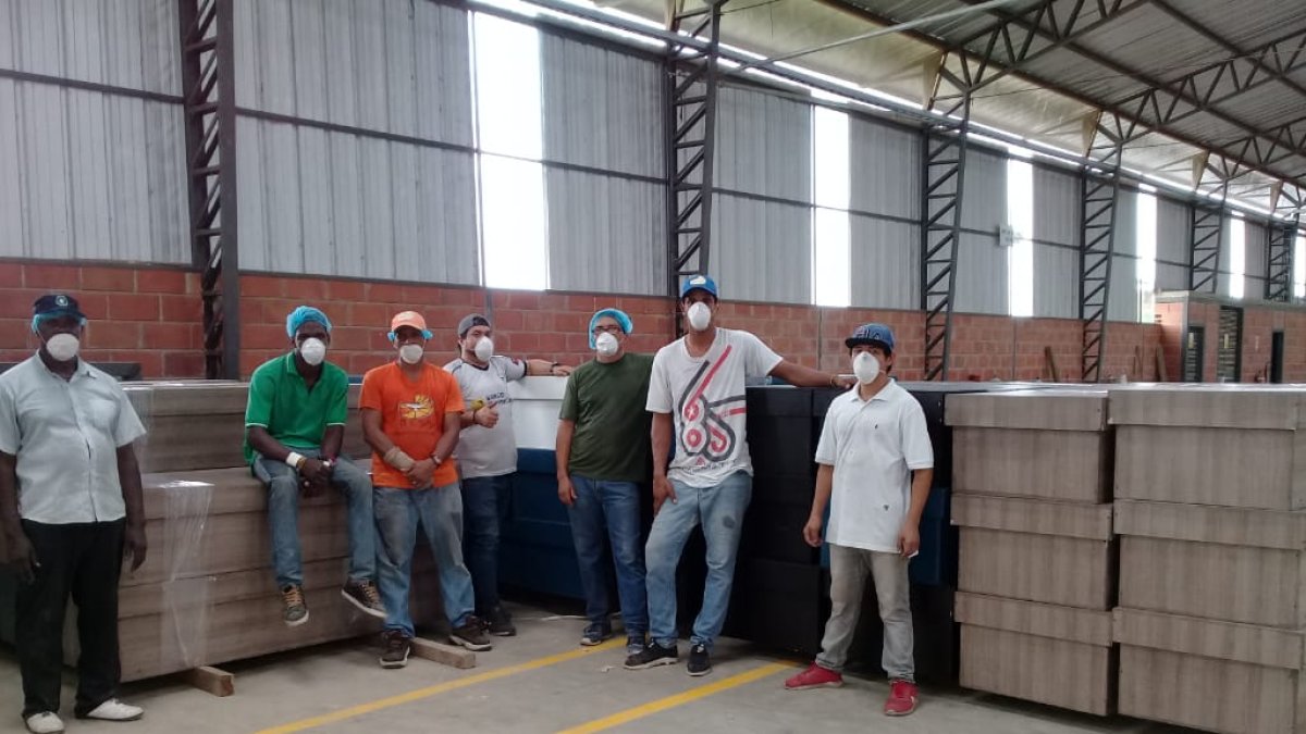 Labor. Beneficiarios del Refugio RESA elaboraron ataúdes en conjunto con la empresa privada.