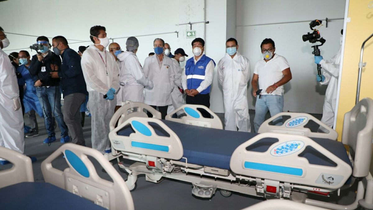 El ministro de Salud y el alcalde de Quito, recorrieron las instalaciones del centro de aislamiento tenporal de Quito.