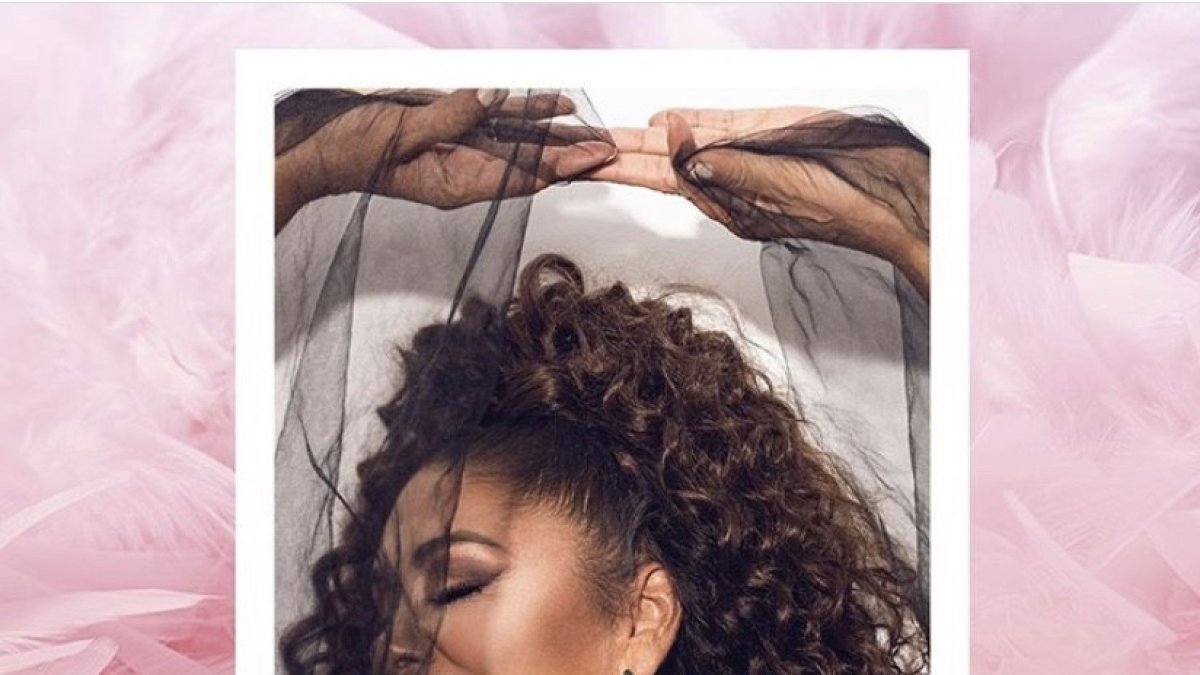 La cantante está afectada por la situación que se vive en España.