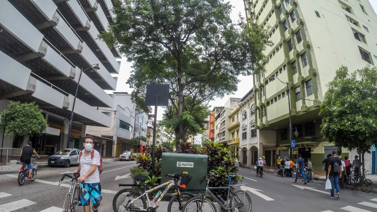 Situación. Los negocios de venta de repuestos de bicicletas están cerrados.