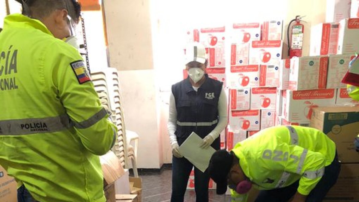 La Policía allanó el hospital de la institución para recabar indicios.