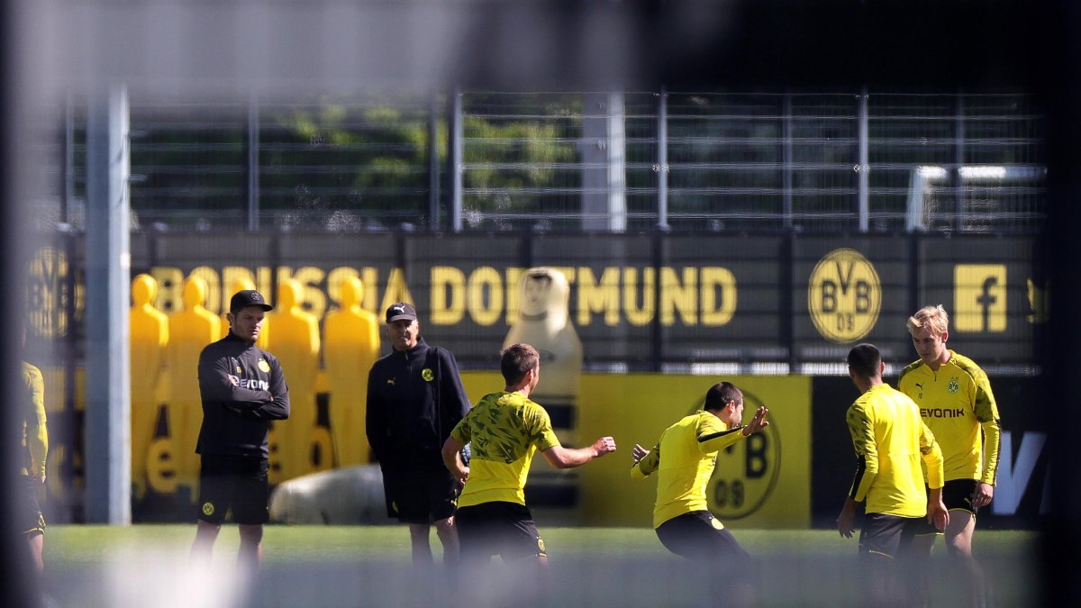 El Borussia Dortmund jugará en su vuelta el derbi contra el Schalke 04.