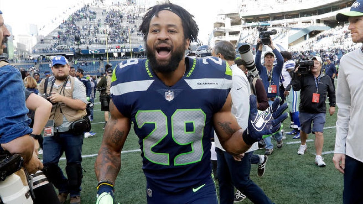 Earl Thomes, destacado jugador de fútbol americano, envuelto en un escándalo por supuesta infidelidad.