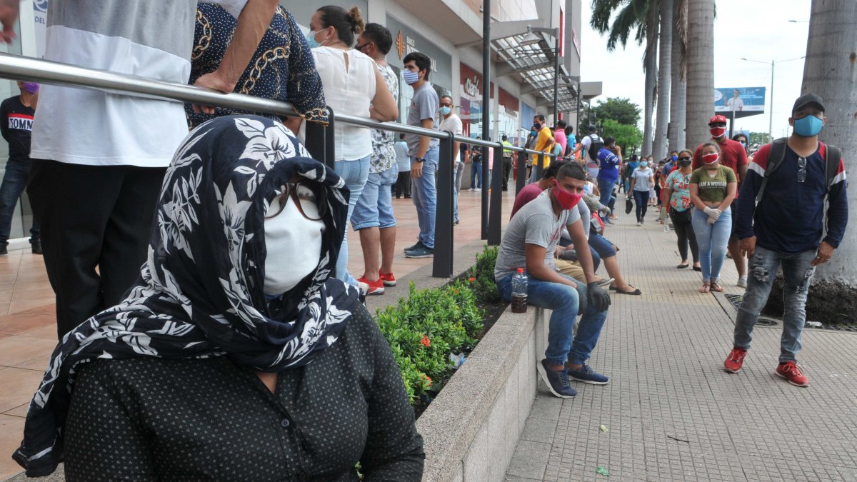 El 33% de los guayaquileños se han contagiado de coronavirus, es decir, casi un millón de personas, según la Alcaldía.