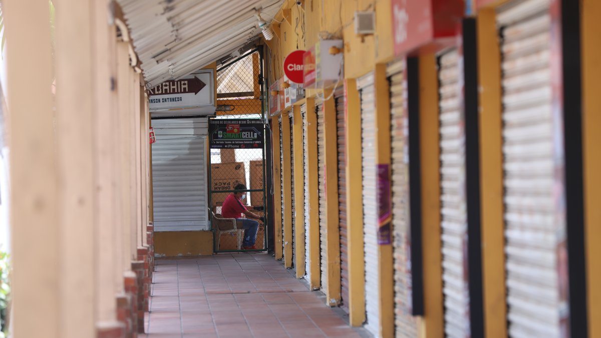 La paralización de negocios ha dejado sin ingresos a muchos negocios. Los despidos a nivel nacional suman 66.400 personas.