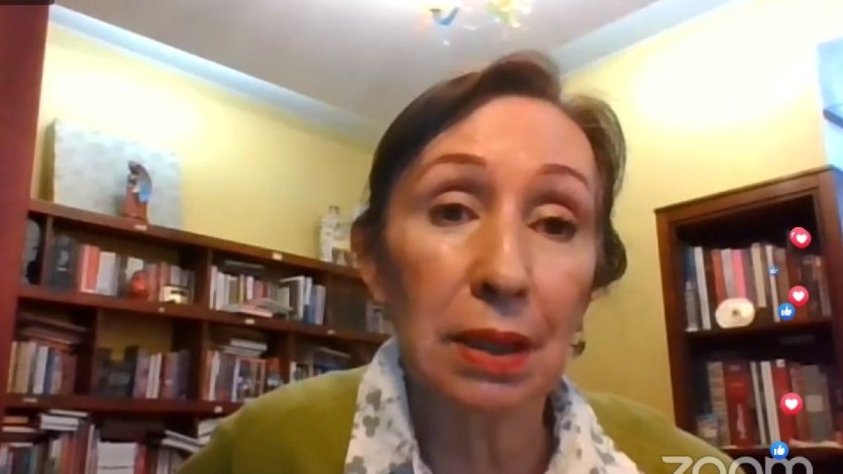 Emojis. Los legisladores correístas hablan entre aclamaciones.