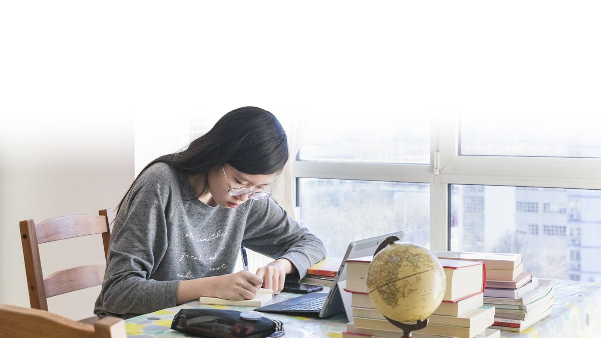 En el mundo. Distintas organizaciones promueven programas que complementen la edición de los niños y jóvenes.