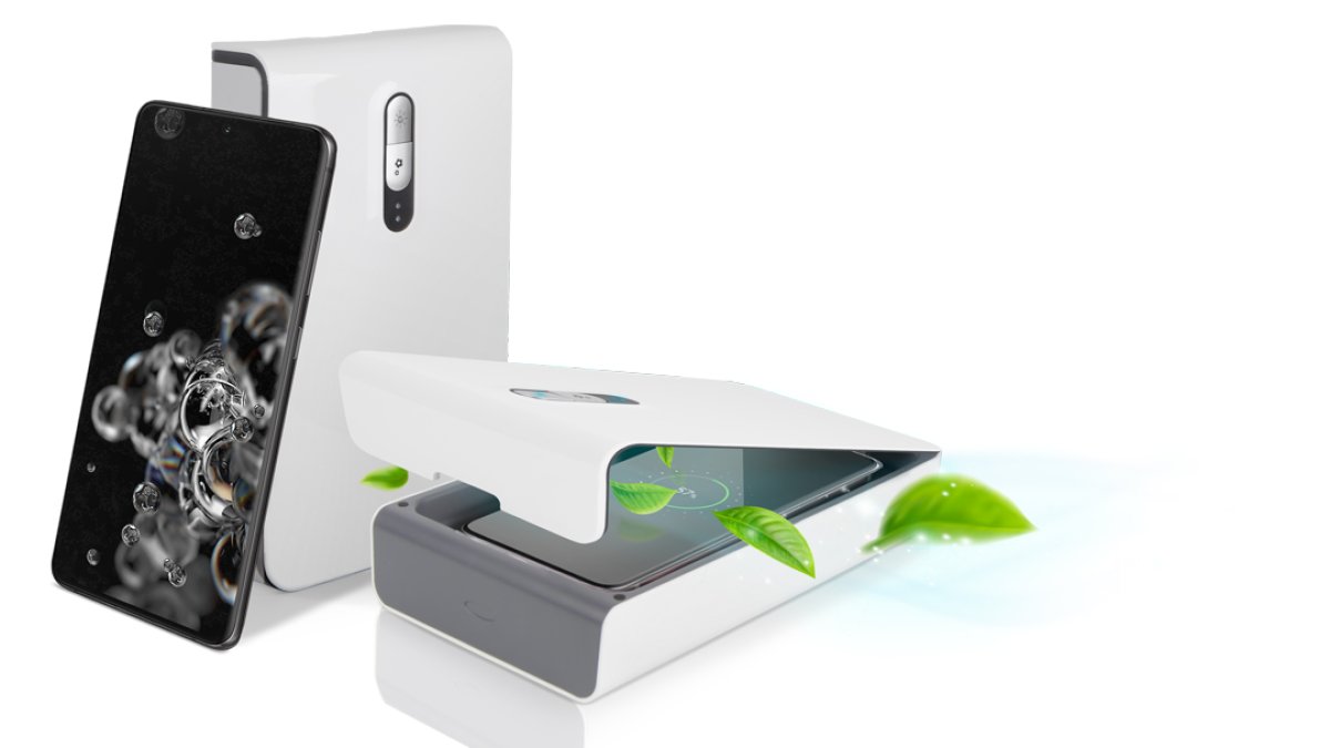 ¿Cómo funciona? Se introduce el teléfono en la máquina, se cierra la tapa y se activa el botón de saneamiento.