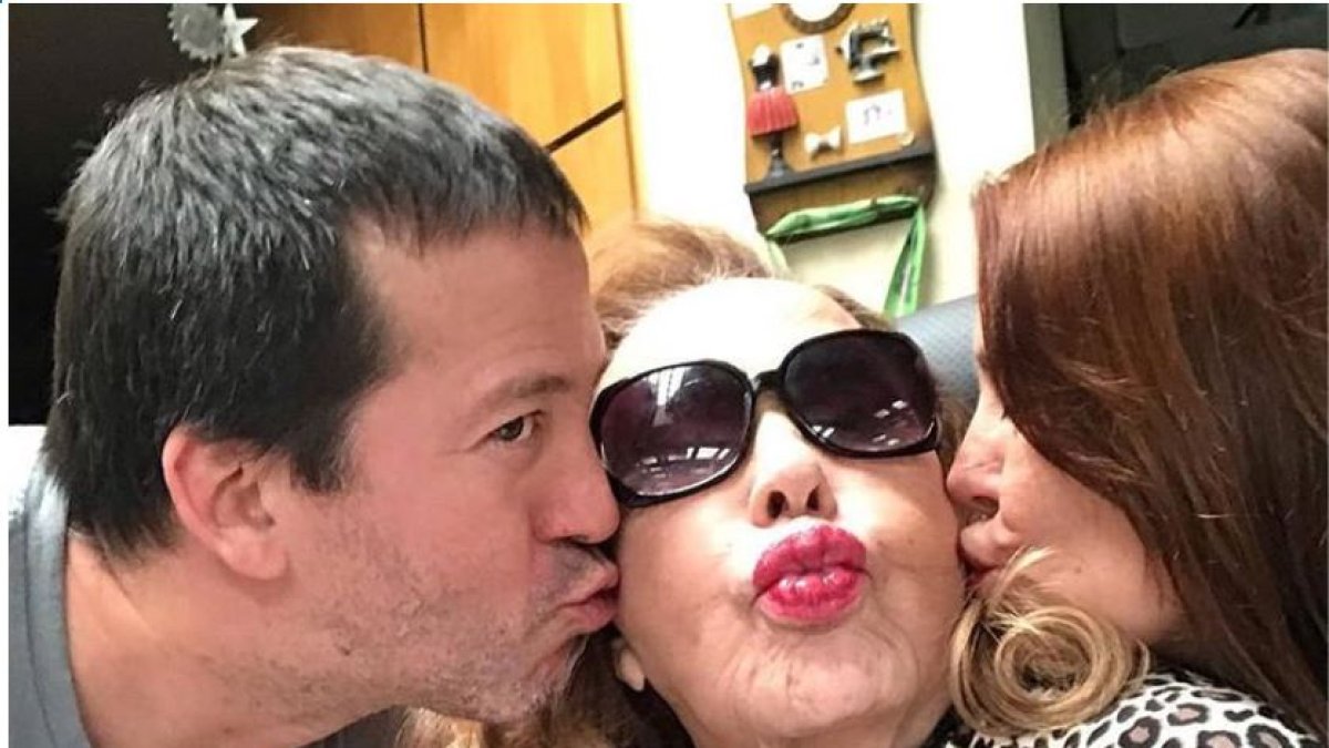 La actriz mexicana junto a sus hijos Luis Enrique y Alejandra.