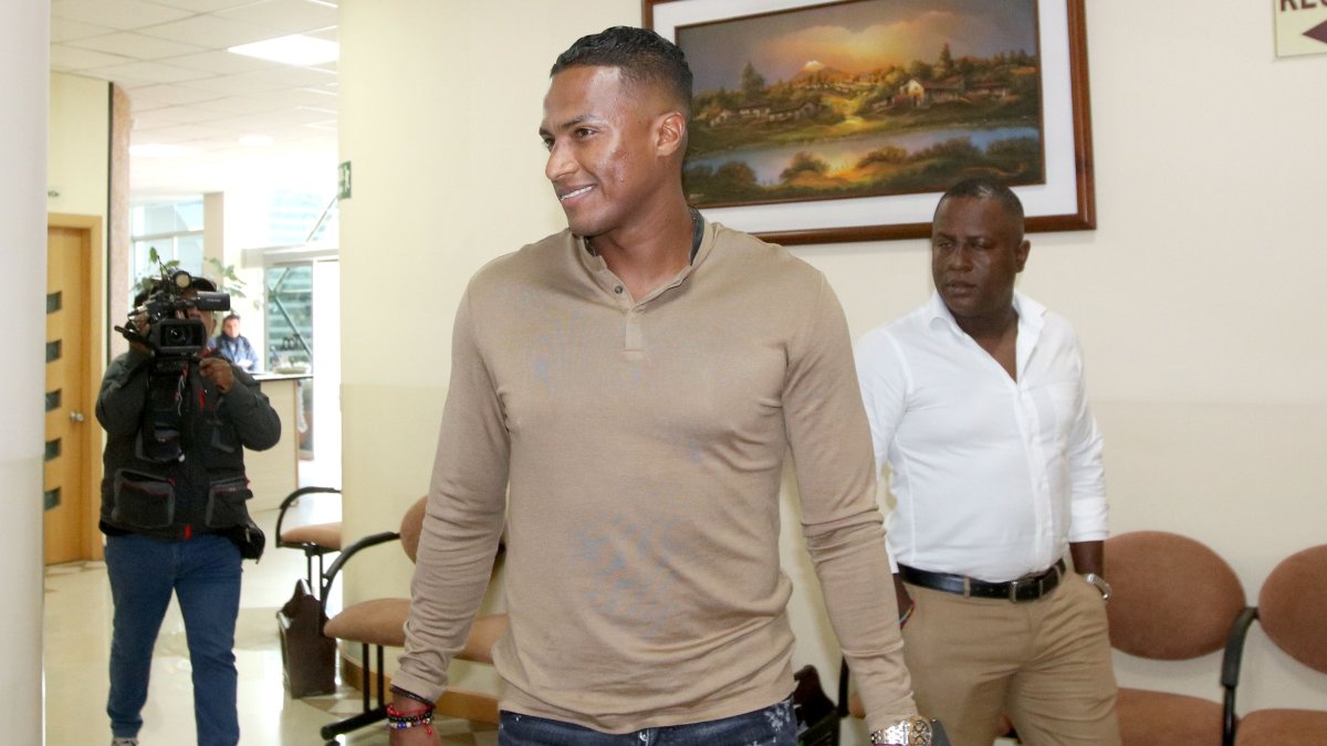 Antonio Valencia, jugador de Liga de Quito, donó su sueldo para los empleados del club.