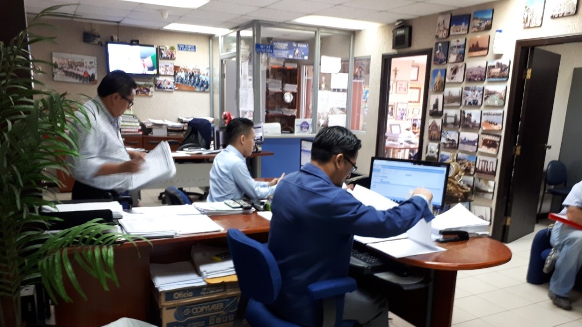 Antes de la pandemia. La foto (tomada el 16 de enero de 2020) muestra las actividades que desarrollaba la Notaría 38 de Guayaquil, sin ninguna restricción a los usuarios.