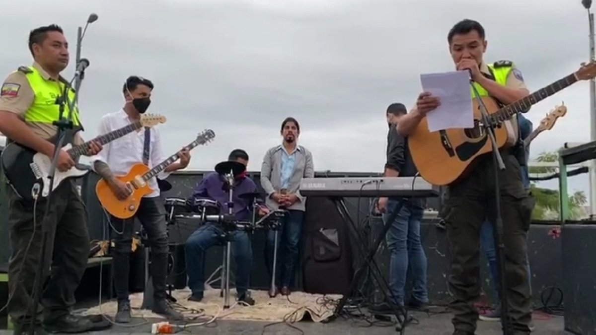 Los policías. Empezaron sus recorridos este 10 de mayo, a partir de las 06:00.