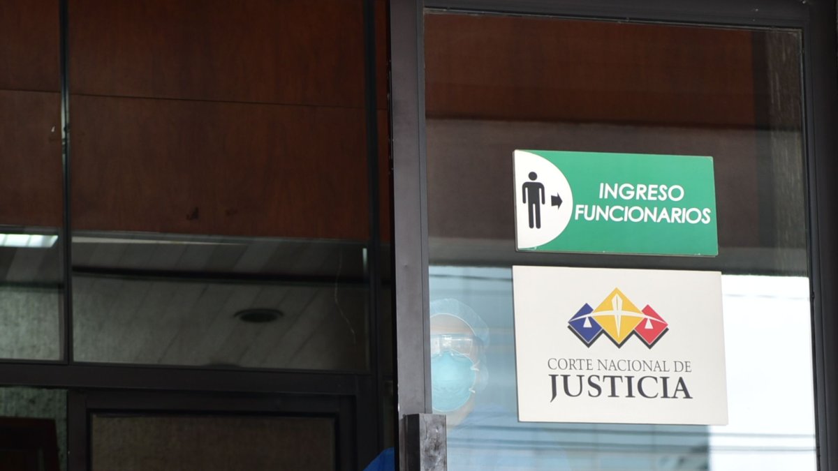 Extremas seguridades sanitarias para evitar el contagio en la Corte Nacional.

07 De abril  de 2020
KARINA DEFAS 
Agencia (ag-expreso ag-extra ag-quito)