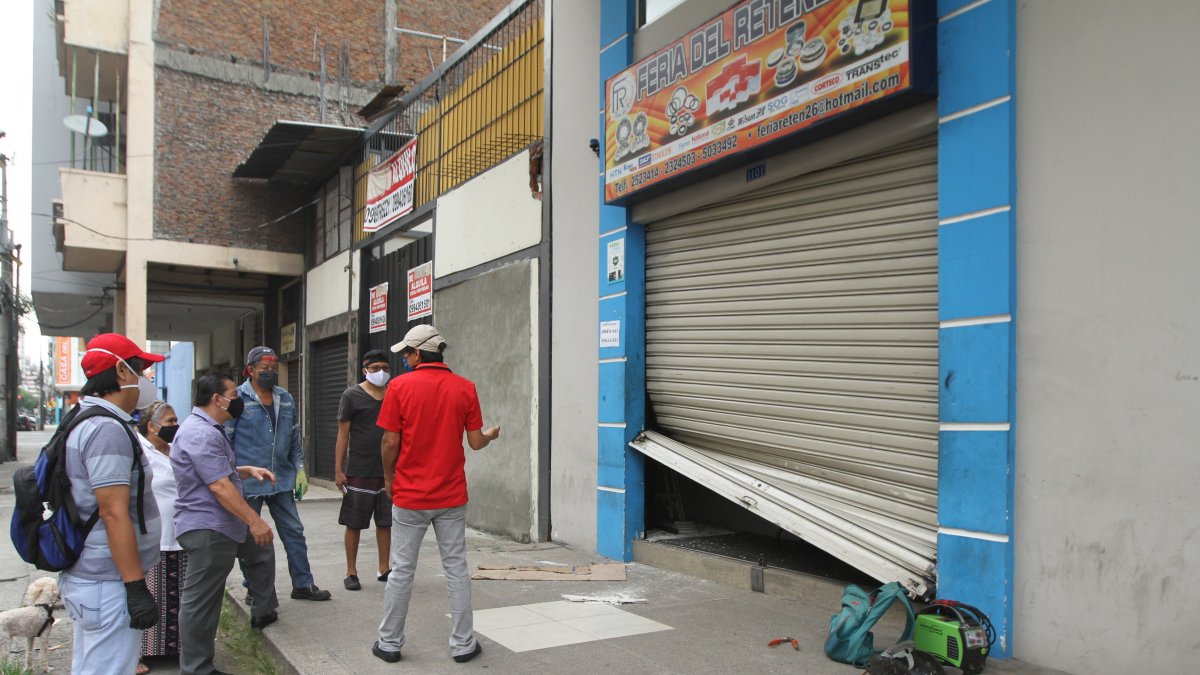 Dos locales fueron asaltados esta madrugada en el centro de Guayaquil.
