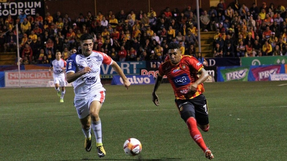 La primera división del fútbol tico volverá a jugarse sin la presencia de público.