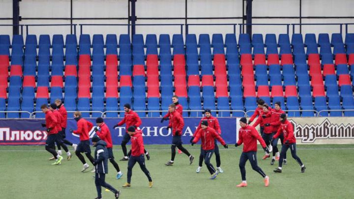 El Arsenal, equipo de la división de plata del fútbol bielorruso, tiene entre sus jugadores a sospechosos de coronavirus.