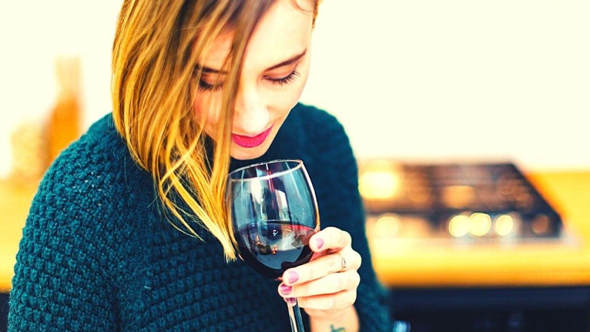 La composición de tu saliva influye en la experiencia de beber vino. Lo dice la ciencia.