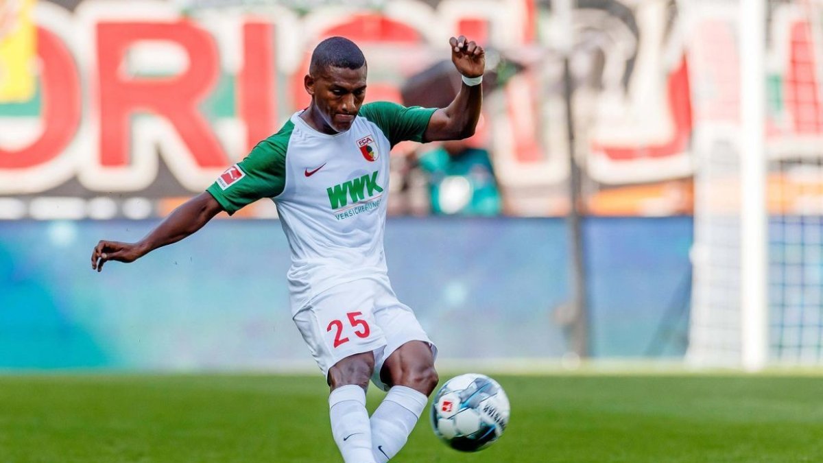 Carlos Gruezo, volante ecuatoriano del Augsburgo, volverá al campo el 16 de mayo.