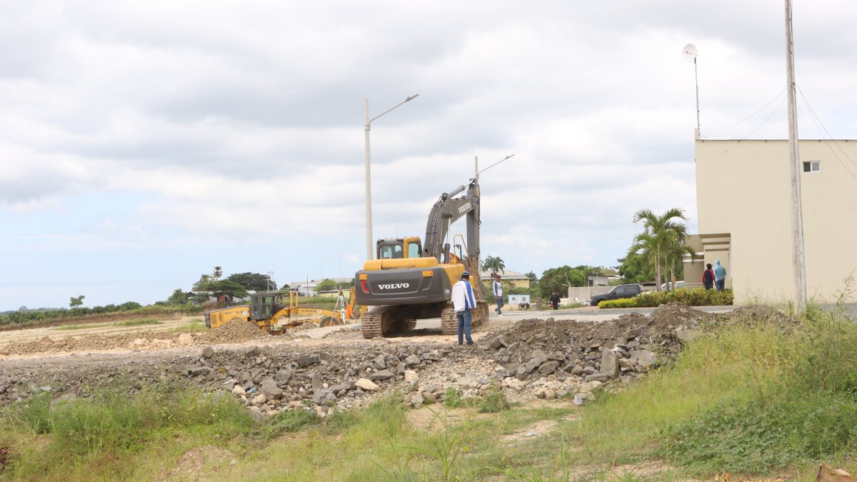 Chongón. Según la reforma a la ordenanza, la vía de ingreso al lugar será más ancha y además habrá proyectos que beneficien a la población.