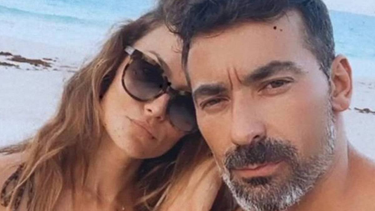 Ezequiel Lavezzi, junto a su novia brasileño, Natalia Borges.