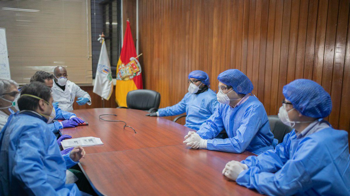 El vicepresidente Otto Sonnenholzner en un recorrido hace un mes por la capital azuaya.