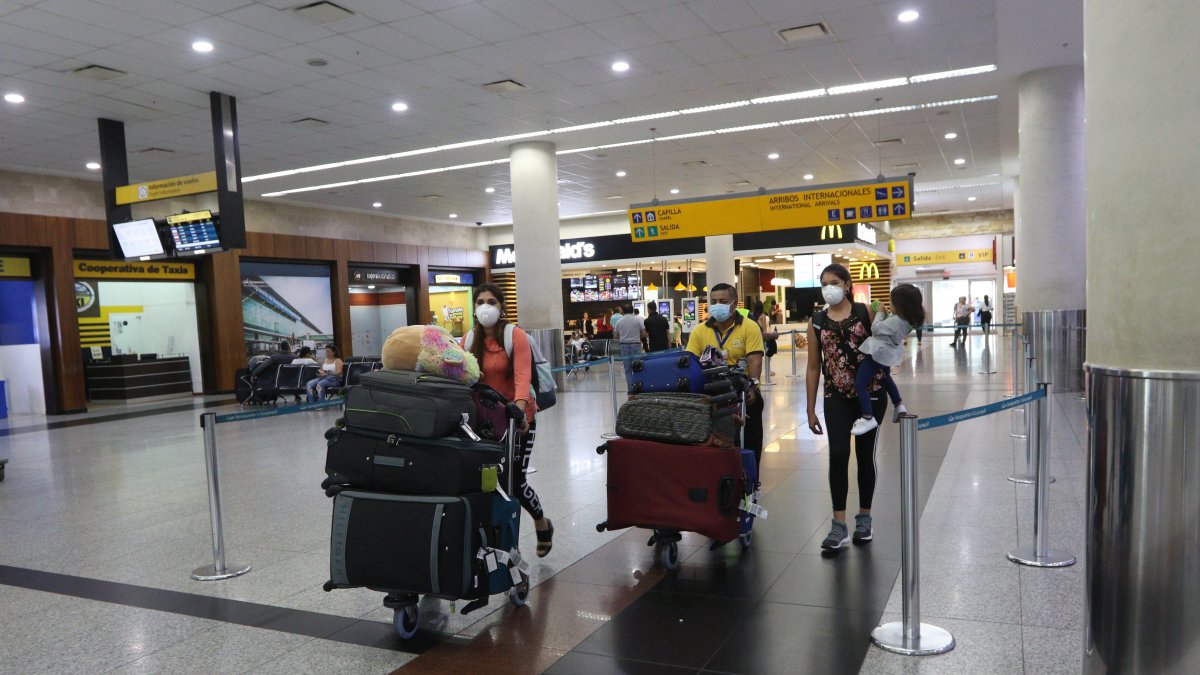 Cientos de pasajeros ingresaron a Ecuador antes del cierre de fronteras, el pasado 13 de marzo.