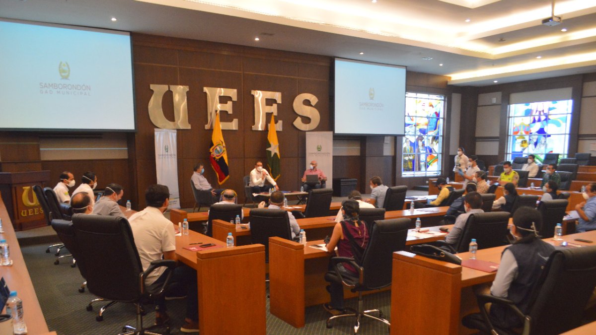 Sesión. El COE cantonal de Samborondón decidió cambiar de color de semáforo.