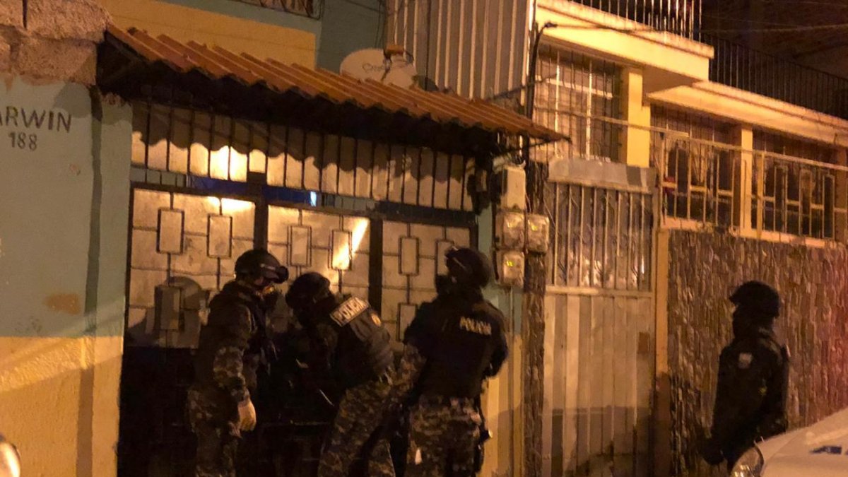 En coordinación con la Policía se ejecutaron 9 allanamientos en Ambato.