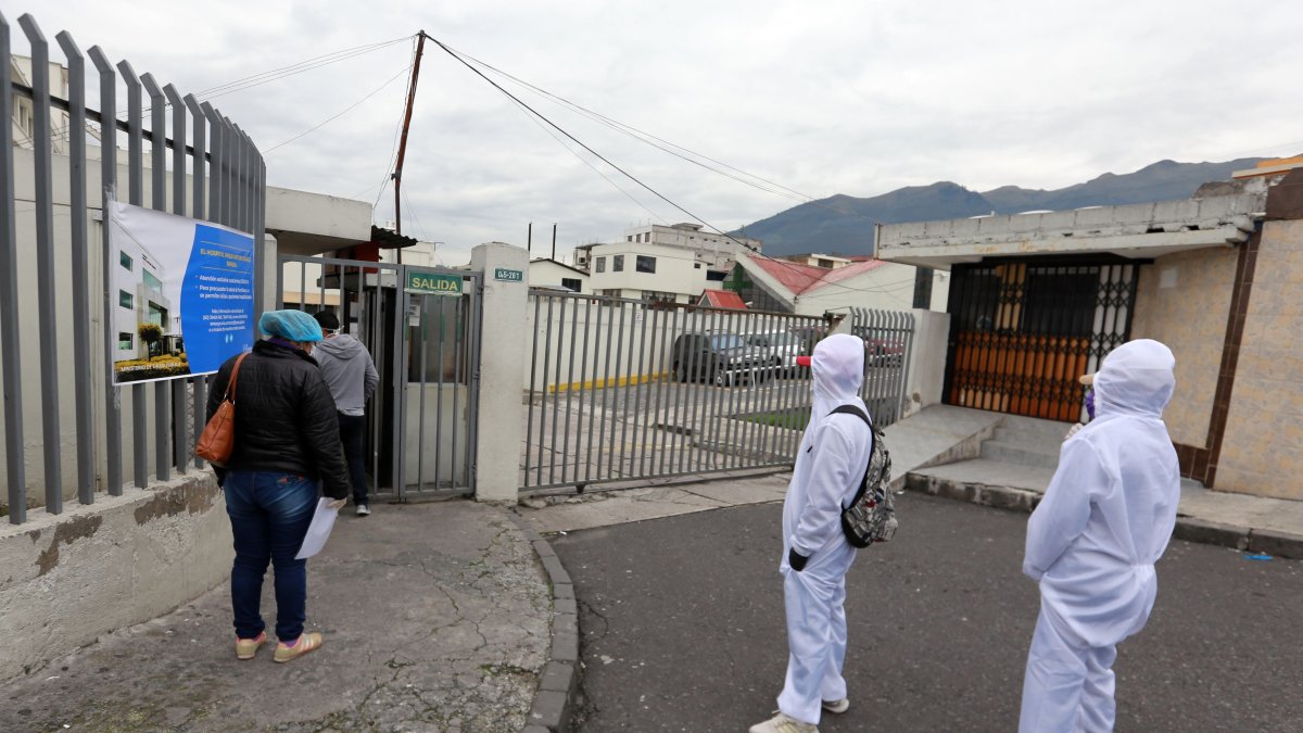 El hospital Pablo Arturo Suárez de Quito atiende casos exclusivos de COVID-19.