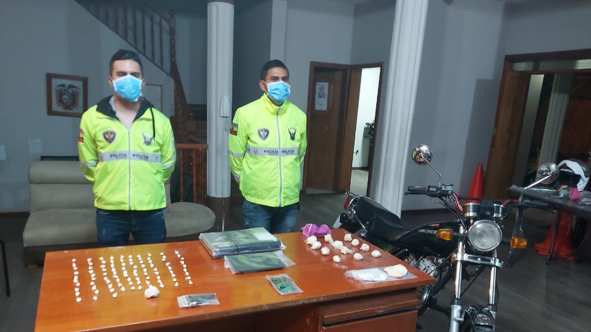 En Cuenca se trataba de distribuir droga en una moto. Hubo un allanamiento en un centro de acopio.