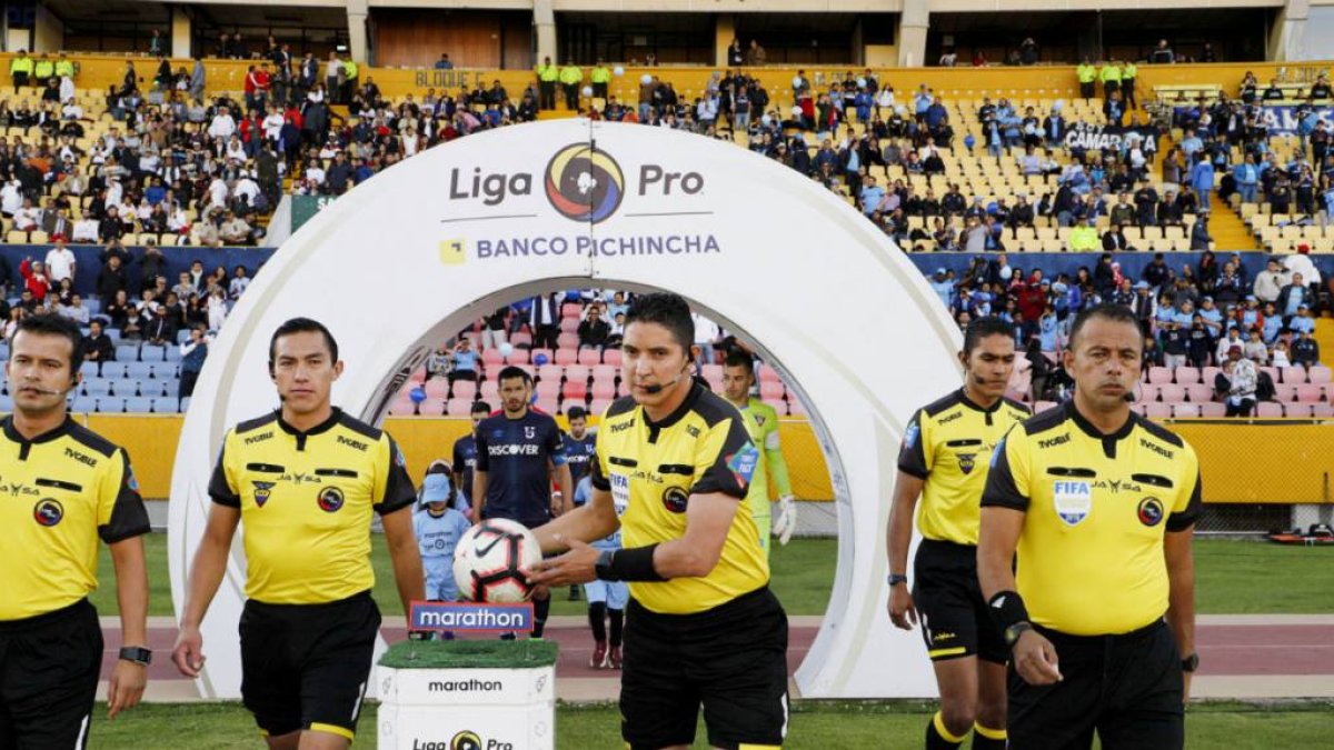 Los árbitros también se trazan un plan de cara a la vuelta del fútbol en el país